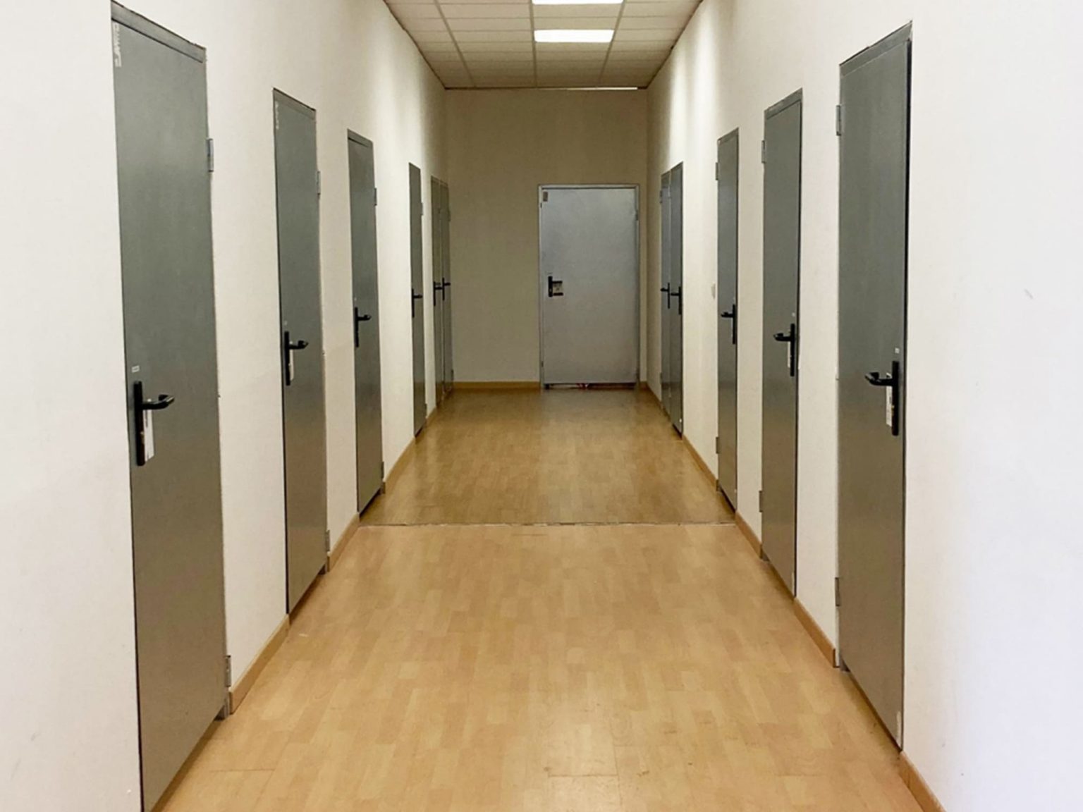 Portes sécurisées des box de stockage confort, près de Caen