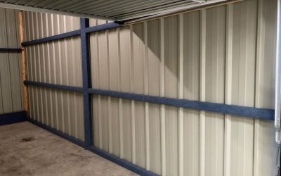 Intérieur d'un box de stockage standard